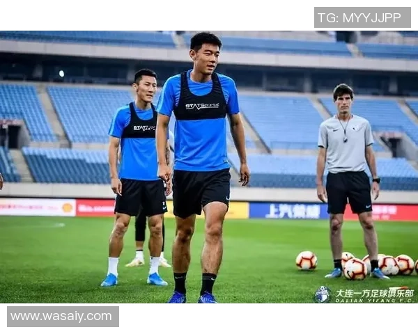 中超实力对比分析江苏苏宁与大连一方的竞技状态与战术特点探讨 中超实力对比分析江苏苏宁与大连一方的竞技状态与战术特点探讨